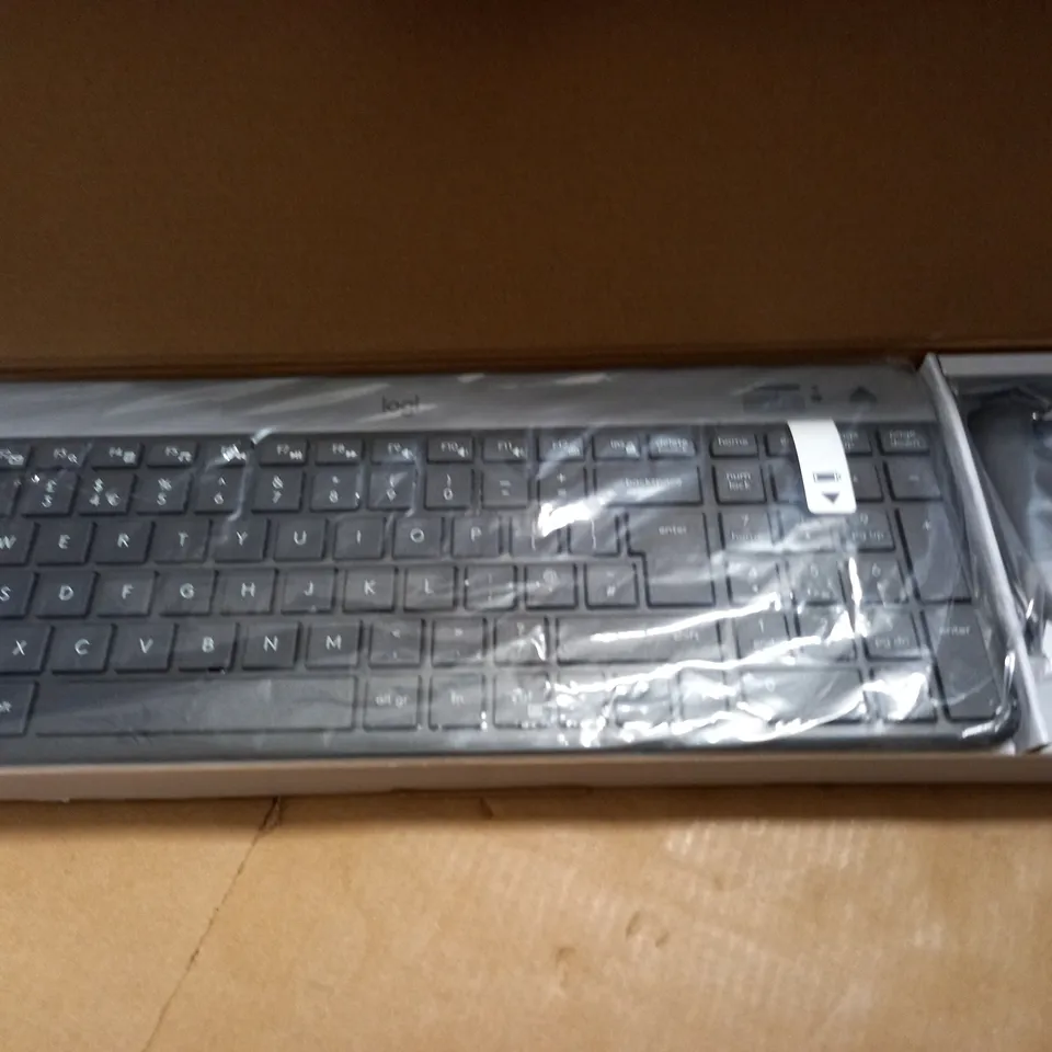 LOGITECH SLIM COMBO MK470 KEYBOARD AND MOUSE