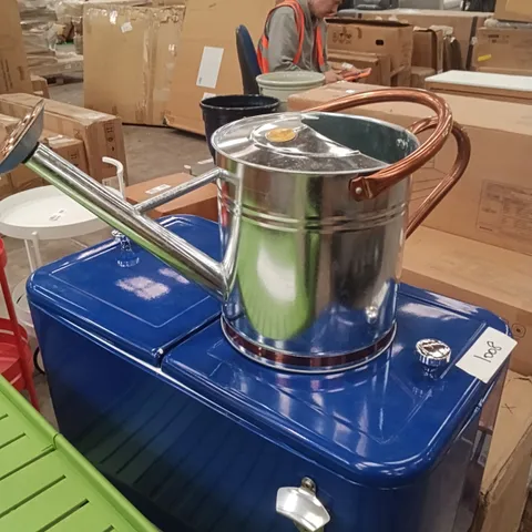 WATERING BUCKET 