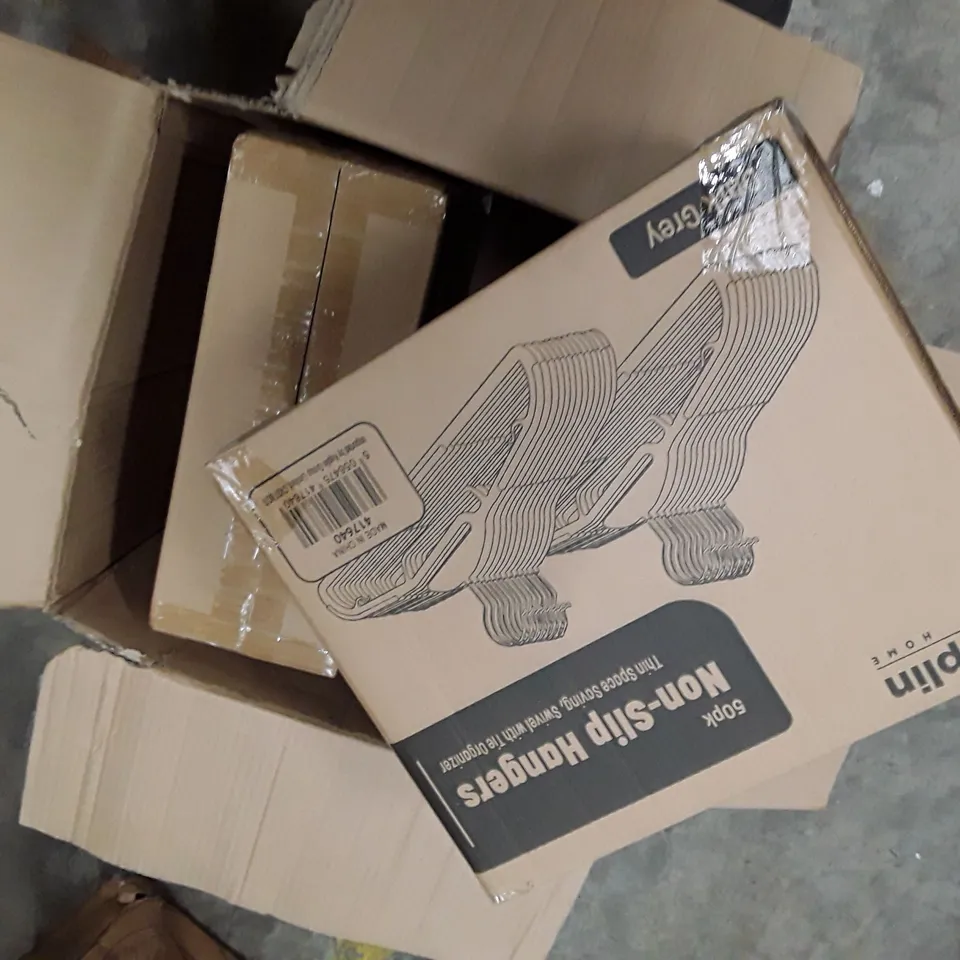BOX TO CONTAIN 2 BOXES OF 50 PACK OF NON SLIP HANGERS 