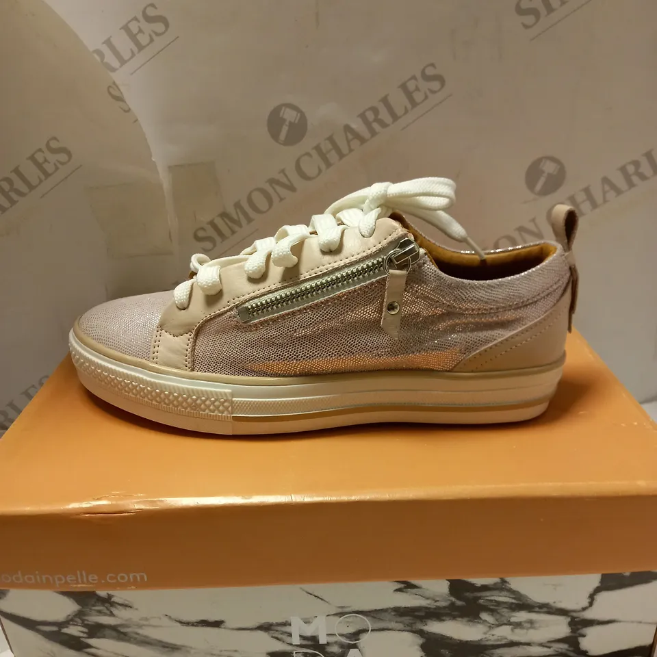 MODA IN PELLE NUDE/ROSE FIZZALI TRAINERS - SIZE 5