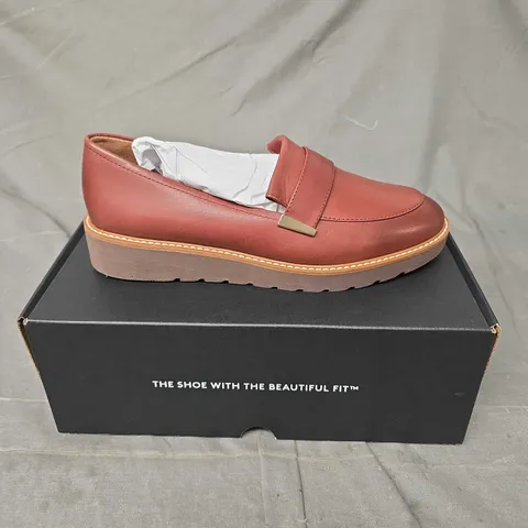 BOXED PAIR OF NATURALIZER SLIP ON SHOES IN BROWN - 7