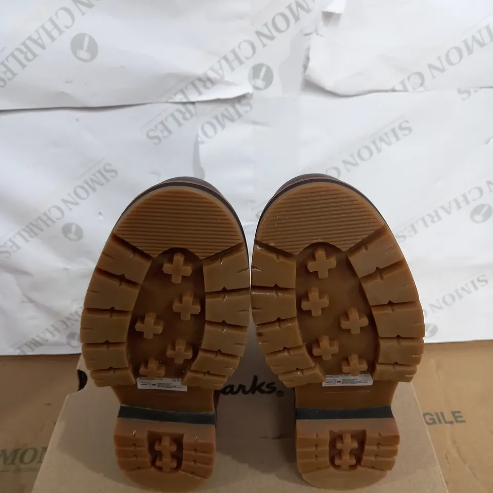 CLARKS ORIANNA AP FAUX LEATHER BOTS SIZE 5