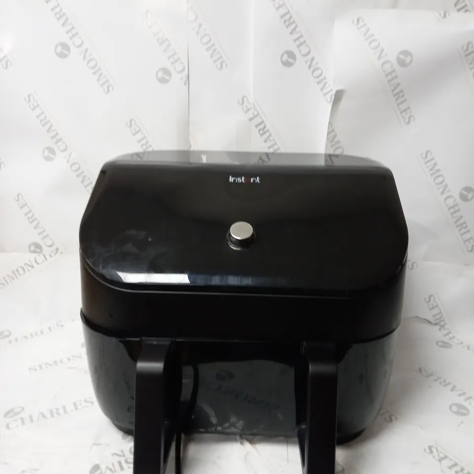 BOXED INSTANT VORTEX PLUS VERSAZONE AIR FRYER 8 IN 1