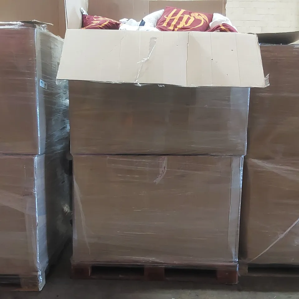 PALLET CONTAINING A VERY LARGE QUANTITY OF ASSORTED PILLOWS AND RELATED BEDDING/COMFORT PRODUCTS ECT