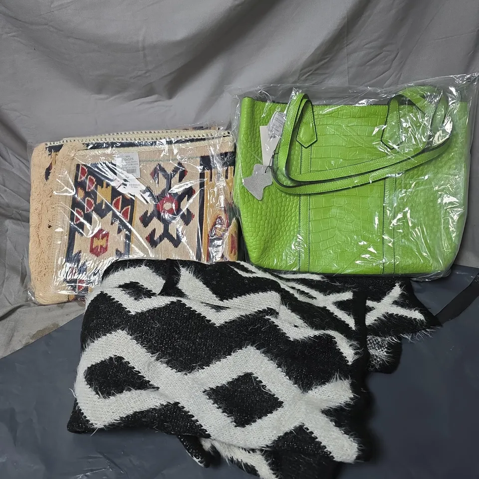 BOX OF APPROXIMATELY 10 ASSORTED HOUSEHOLD ITEMS TO INCLUDE HANDBAG, CARDIGAN, RUG ETC