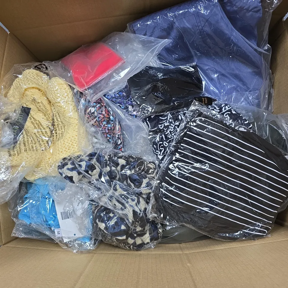 APPROXIMATELY 50 ASSORTED CLOTHING ITEMS IN VARIOUS SIZES, STYLES & COLOURS TO INCLUDE BRANDS SUCH AS LA MAREY, SUGAR CRISP, ARCTIC STORM, ETC - COLLECTION ONLY