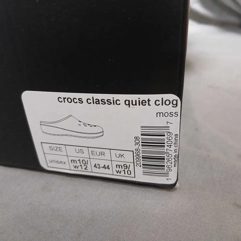 CROCS CLASSIC QUIET CLOG MOSS – UNISEX, US 10 / EU 43-44 (UK 9)