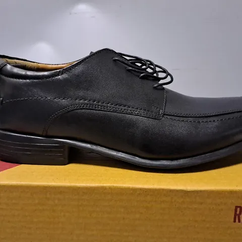 BOXED RED LEVEL SMART BLACK SHOES - SIZE 10