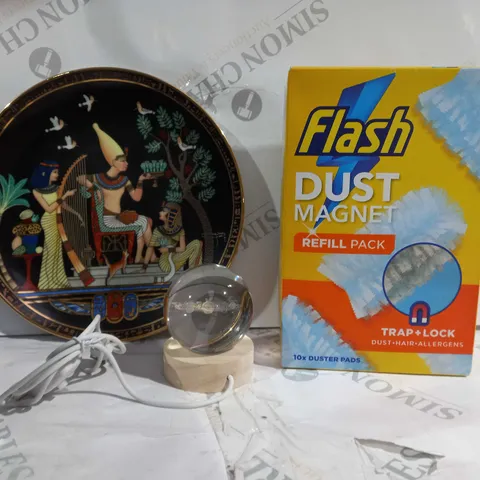 APPROX 10 HOUSEHOLD ITEMS TO INCLUDE STAR SYSTEM DESK LIGHT, FLASH DUST MAGNET, OSIRIS PORCELAIN