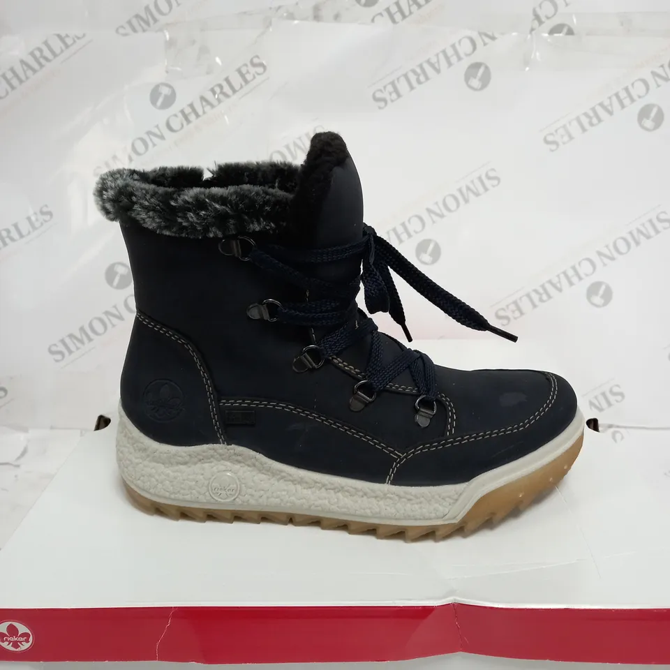 BOXED PAIR OF RIEKER WATER RESISTANT WARM HIKING BOOTS, NAVY - SIZE 5