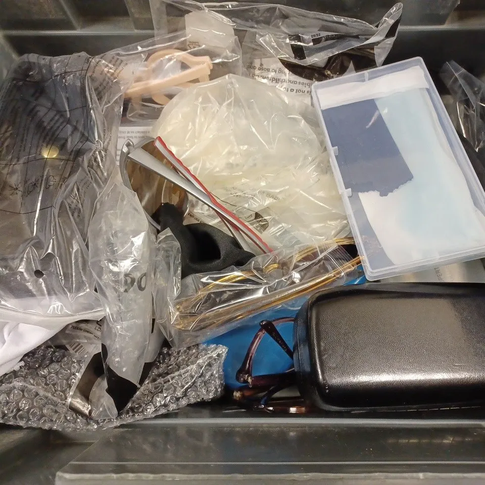 BOX TO CONTAIN APPROX. 20 X ASSORTED PAIRS OF GLASSES. COLOURS & BRANDS VARY - COLLECTION ONLY