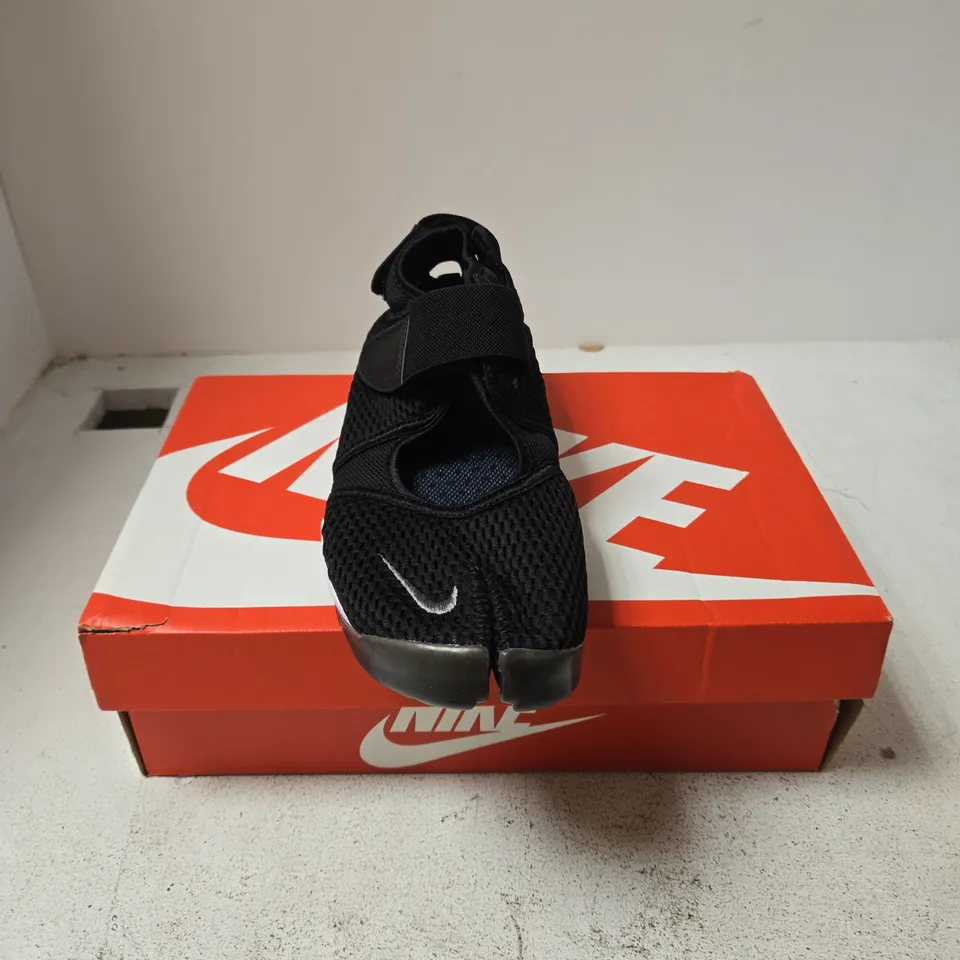 NIKE AIR RIFT BR TRAINERS – UK 7.5