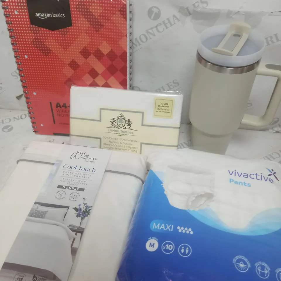 BOX OF APPROXIMATELY 10 ASSORTED COSMETIC ITEMS TO INCLUDE - DOUBLE BED SET, NOTEBOOK, BIG CUP ETC