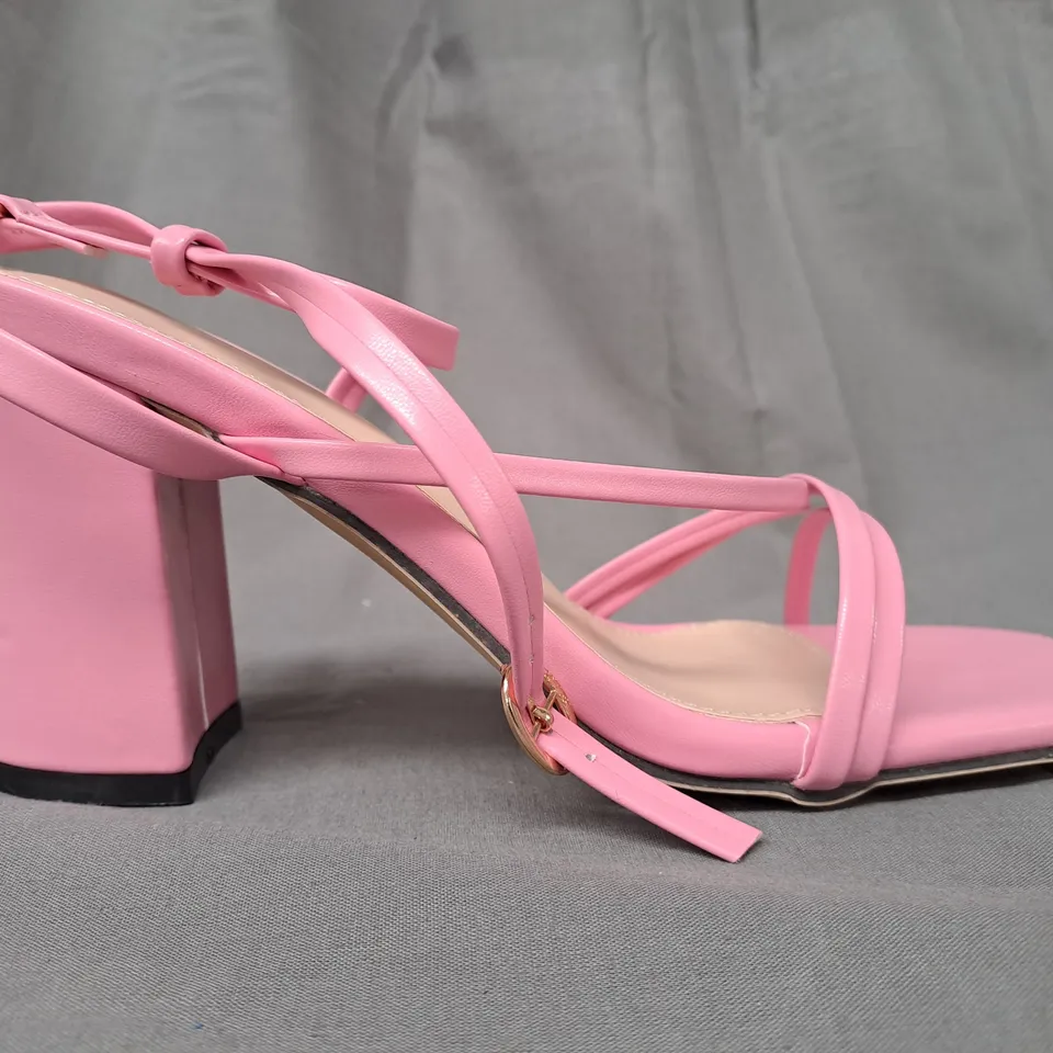BOXED PAIR OF DESIGNER OPEN TOE BLOCK HEEL STRAPPY SANDALS IN PINK EU SIZE 37