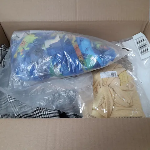 APPROX 20 ASSORTED UNDERWEAR, SOCKS AND ACCESSORIES IN VARYING SIZES, COLOURS AND STYLES