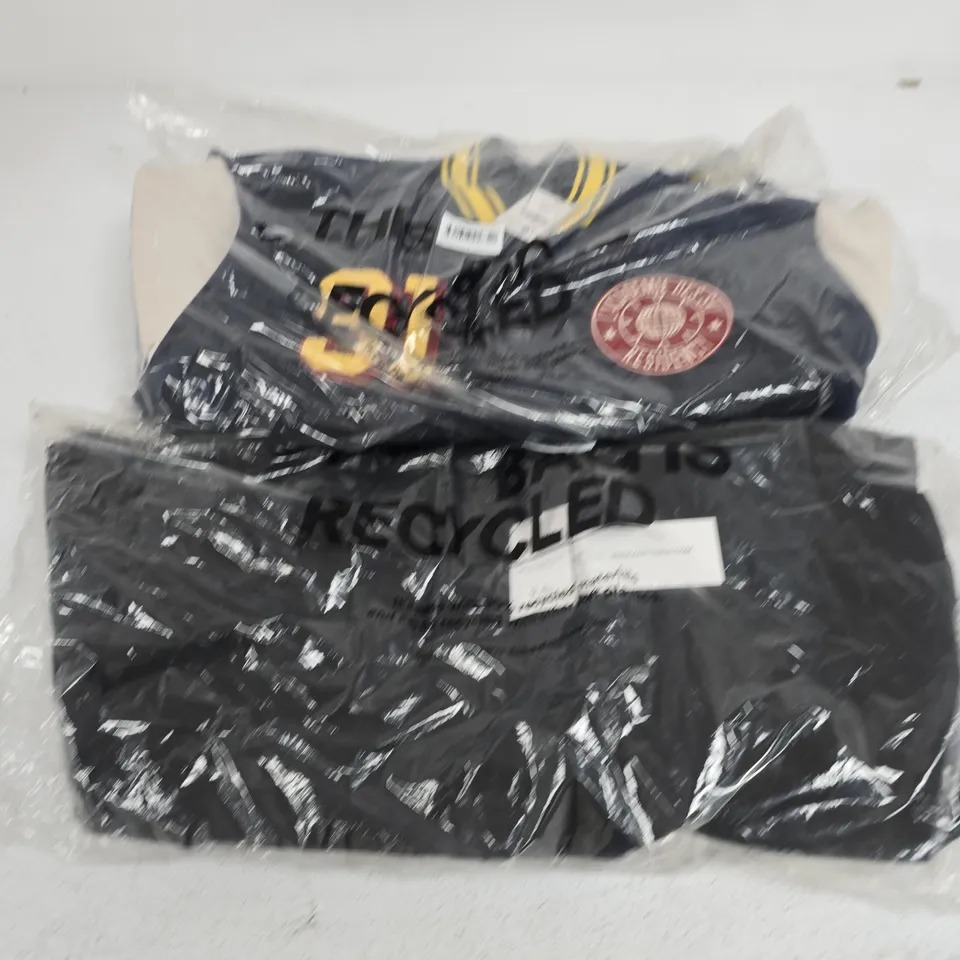 APPROXIMATELY 6 ASSORTED CLOTHING ITEMS IN VARIOUS SIZES, COLOURS & STYLES TO INCLUDE VARSITY JACKET, ARI SPRAY JACKET