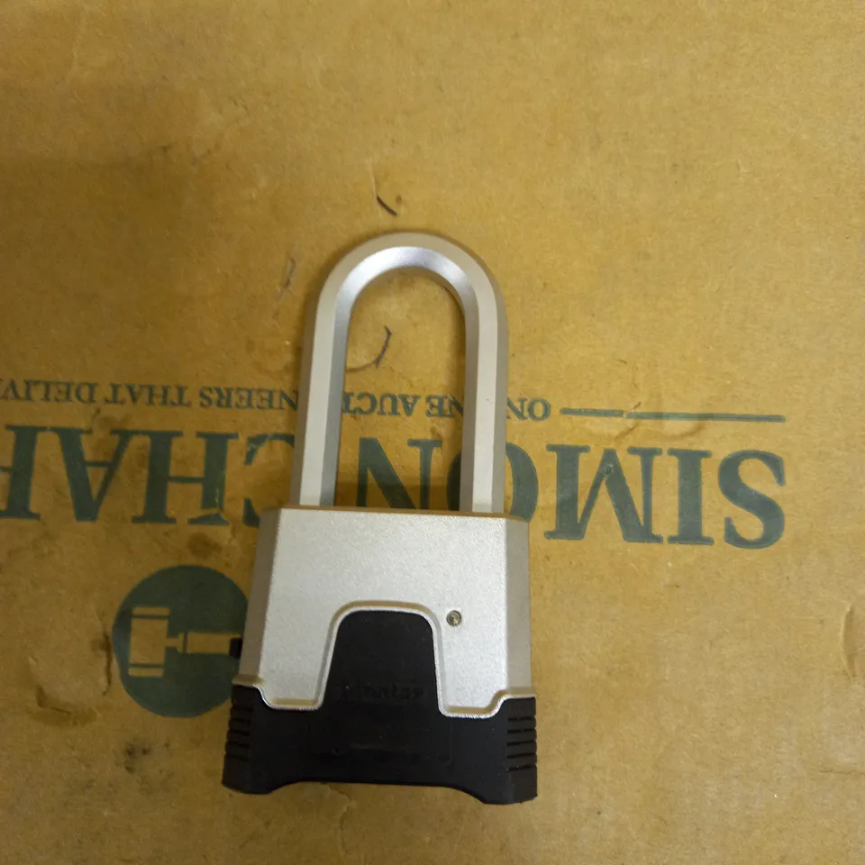 MASTER LOCK HEAVY DUTY PADLOCK 