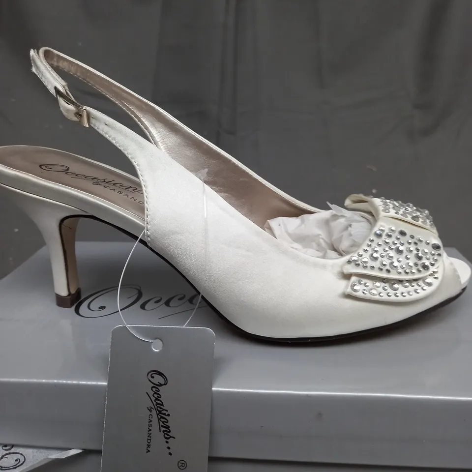 BOX OF 12 PAIR OF HIGH HEELED SHOES TO INCLUDE FUCHSIA & IVORY 