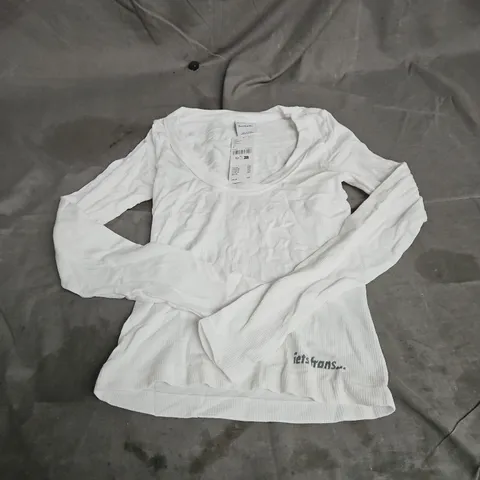 IETS FRANS... LONG SLEEVE RIBBED TOP IN WHTE SIZE S