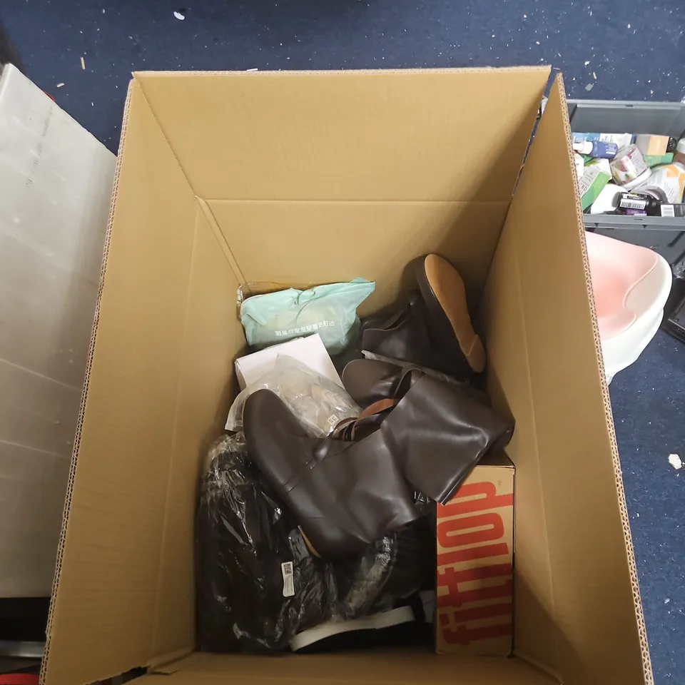 APPROXIMATELY 25 ITEMS OF BROWN LEATHER FOOTWEAR PACK (BOXED) – SIZE UNSPECIFIED (VERIFY SIZE) AND VARIOUS SIZES .