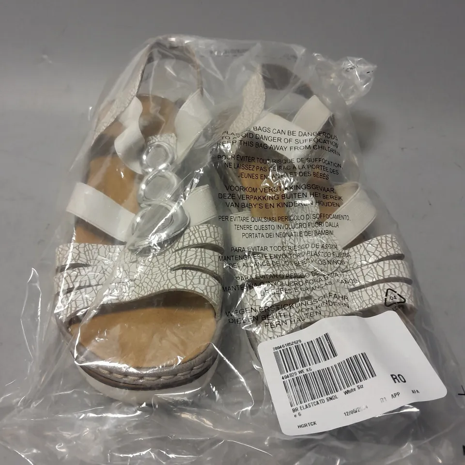 RIEKER ELASTICATED METAL DESIGN SANDAL SIZE 6