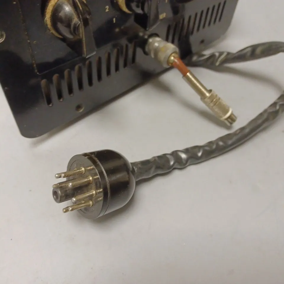 UNBOXED VINTAGE AMPLIFIER