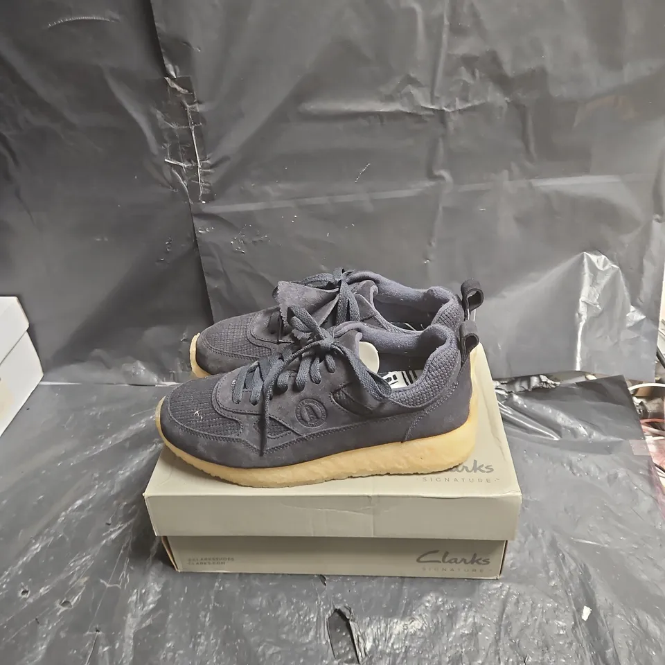 CLARKS SIGNATURE LEATHER TRAINERS – MEN'S, UK 5 (US 7.5)