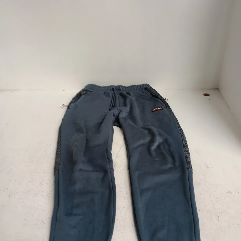 BOX OF APPROXIMATELY 25 ASSORTED CLOTHING ITEMS TO INCLUDE: MCKENZIE JOGGERS 