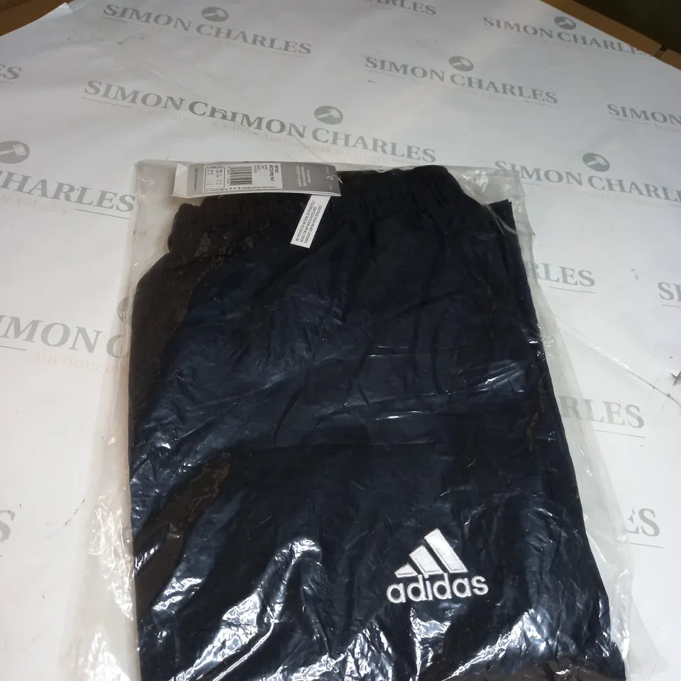 BLACK ADIDAS TRACK PANTS SIZE M