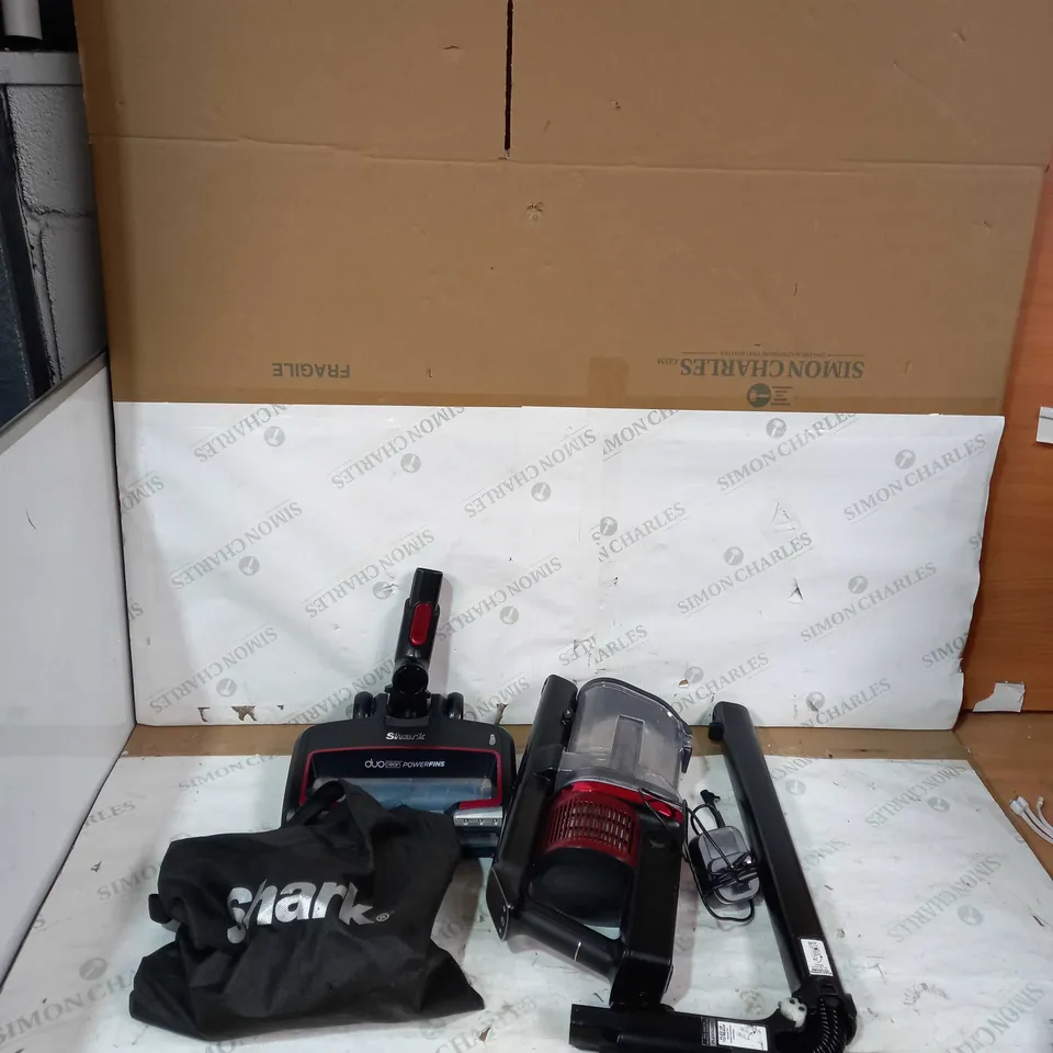 BOXED SHARK CORDLESS VACUUM IZ300UKT