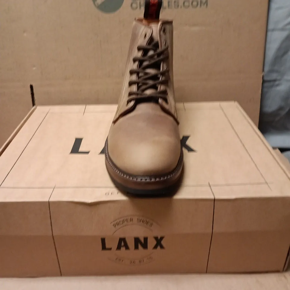 LANX SETTLE ACACIA DISTRESSED BOOTS – TAN LEATHER, LUG SOLE SIZE 9