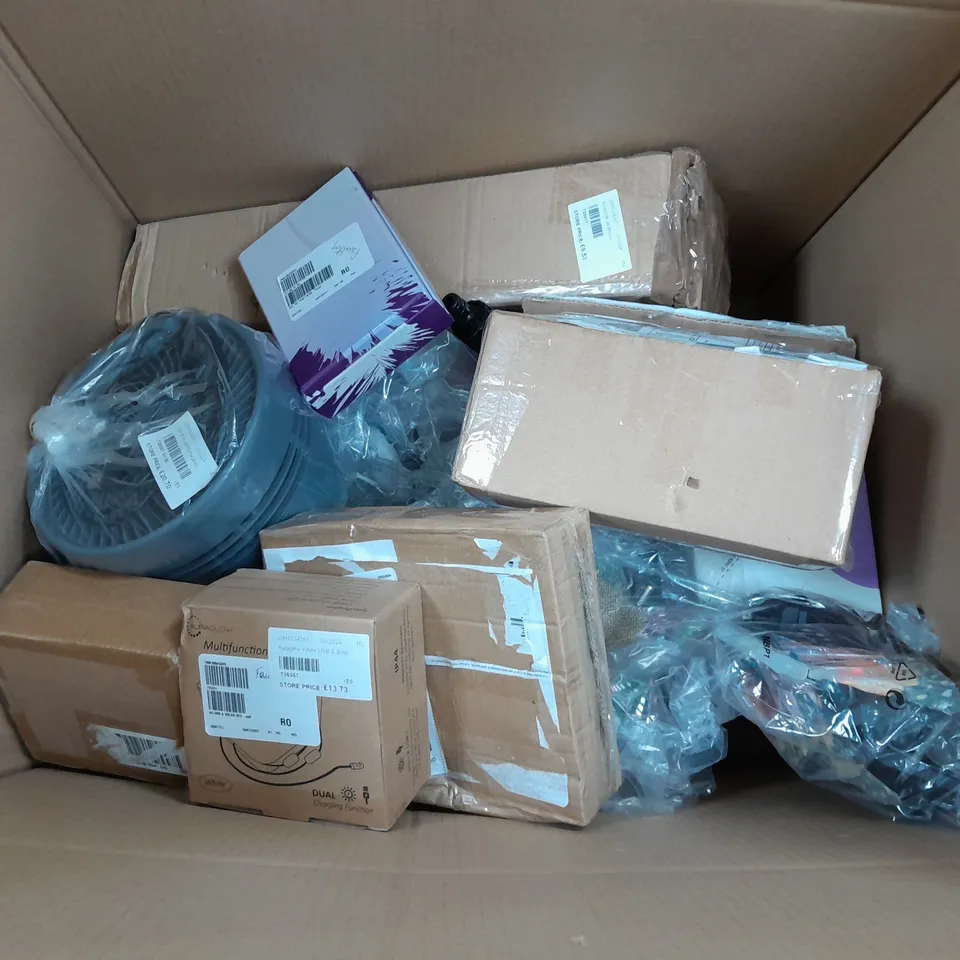 APPROXIMATELY 10 ASSORTED ITEMS TO INCLUDE FOLDABLE FAN, BLENDING BRUSH, OUTDOOR STAR LIGHTS, ETC