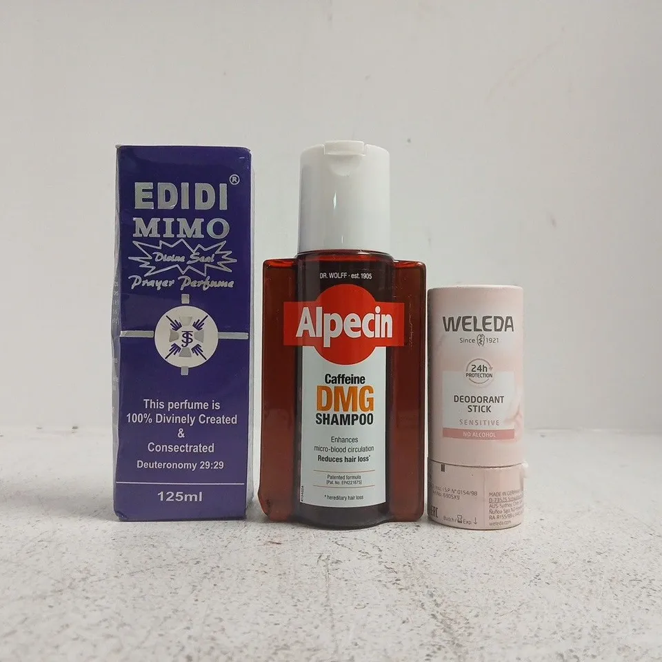 APPROXIMATELY 15 ASSORTED COSMETIC ITEMS INCLUDING VARIOUS MAKES AND BRANDS - COLLECTION ONLY