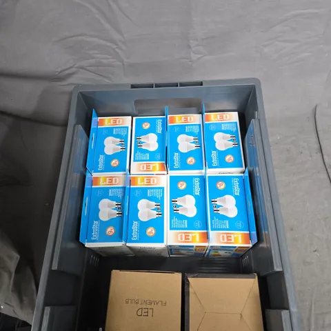 TOTE OF APPROXIMATELY 10 ASSORTED LIGHTBULBS 