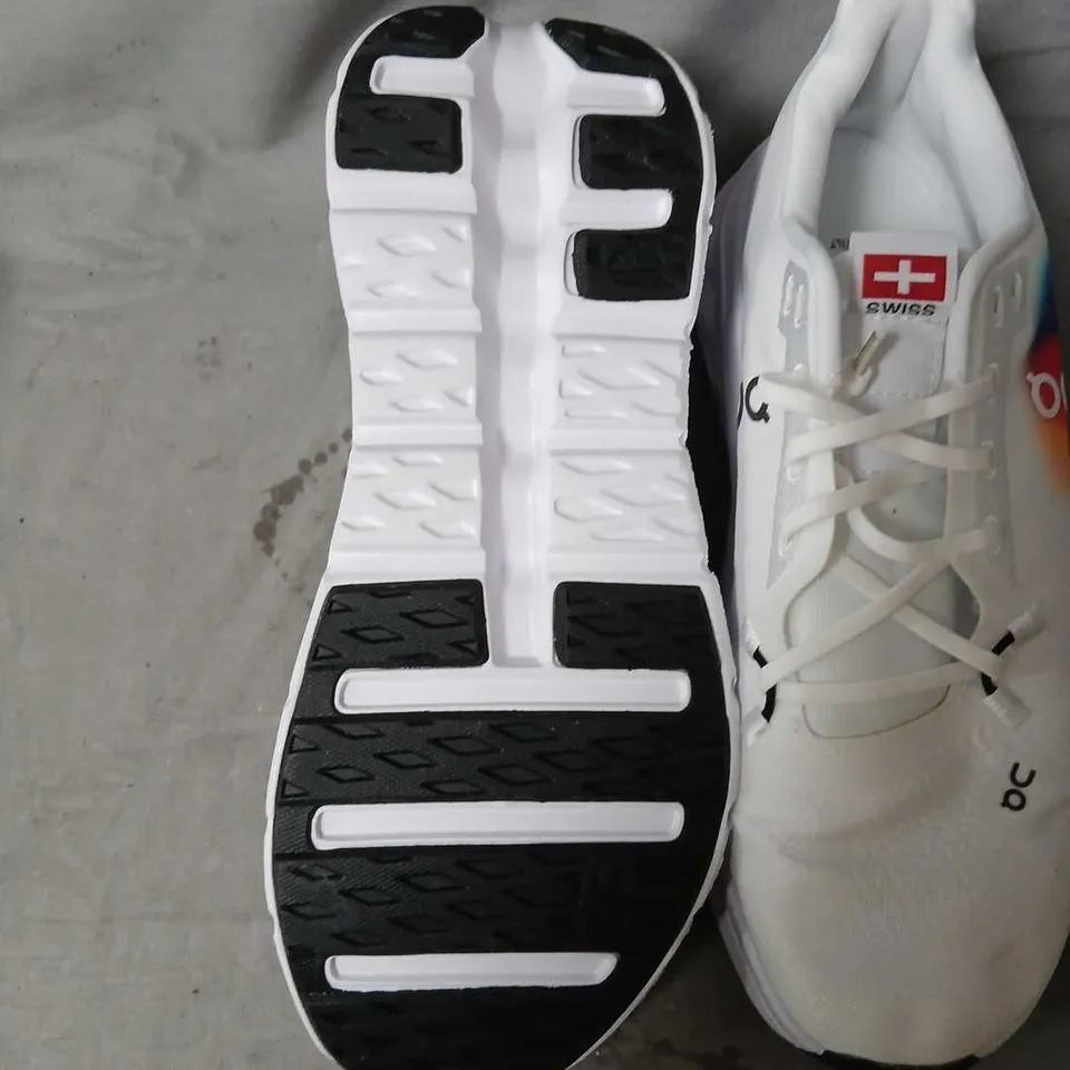 ON RUNNING WHITE SNEAKERS – WOMEN'S UK 5 (US W7, EU 38)