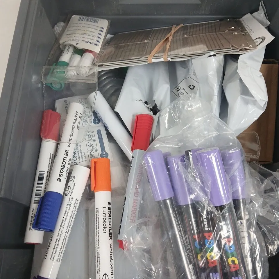 APPROXIMATELY 15 ASSORTED HOUSEHOLD PRODUCTS TO INCLUDE MARKER PENS, POSCA PENS AND ASSORTED SCREWS