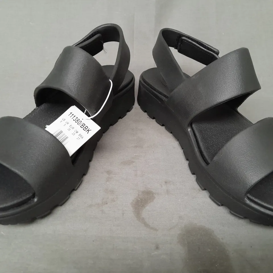 BOXED PAIR OF SKECHERS OPEN TOE WEDGE SANDALS IN BLACK UK SIZE 5