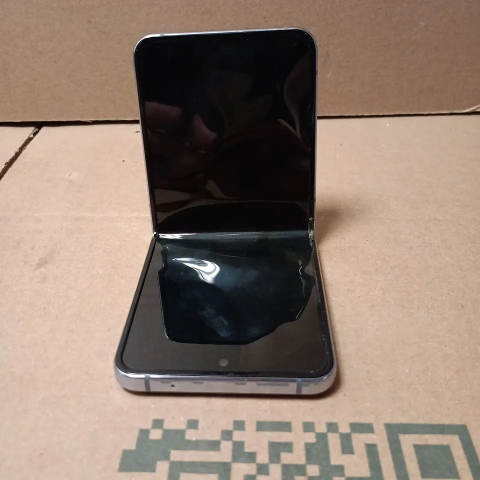 SAMSUNG GALAXY FLIP 4