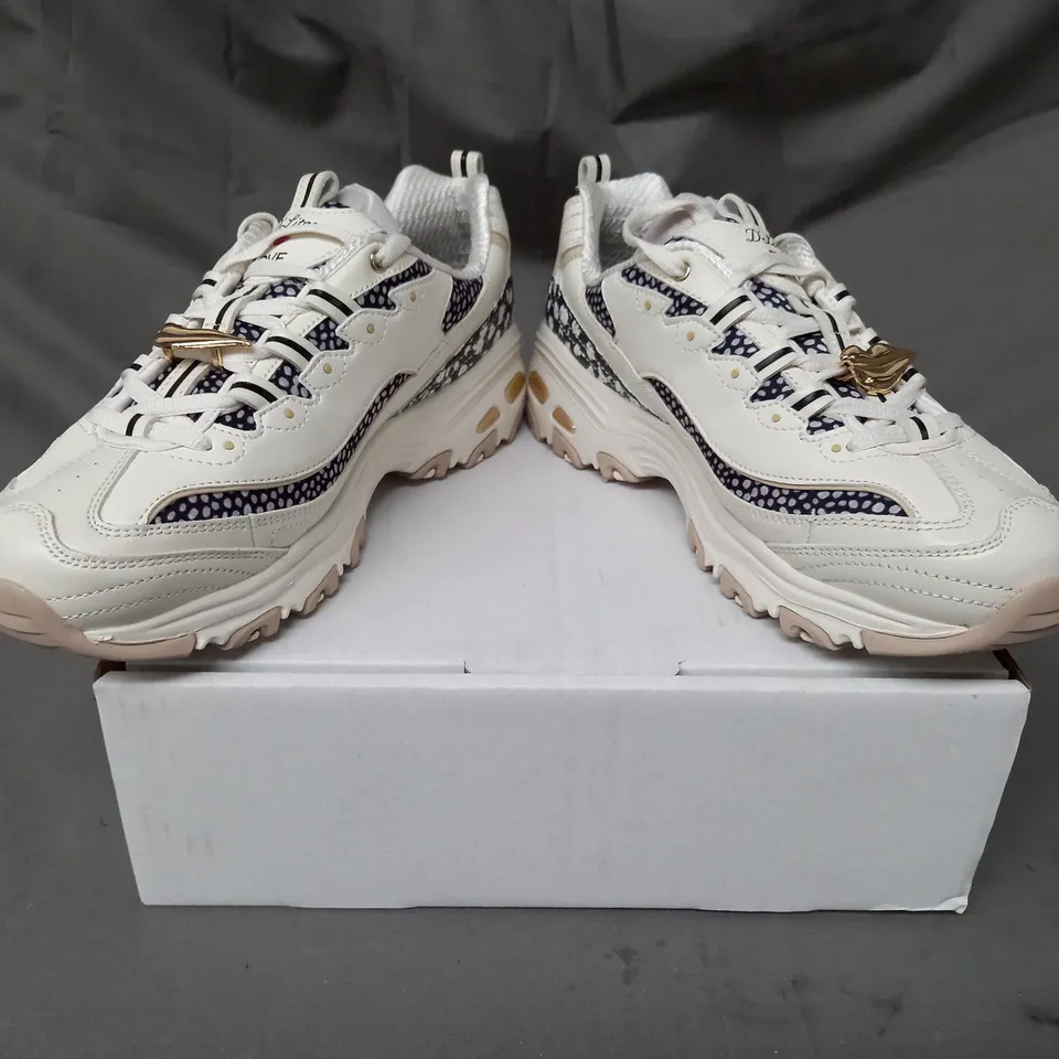 BOXED PAIR OF SKECHERS TRAINERS IN TAUPE SIZE 6.5
