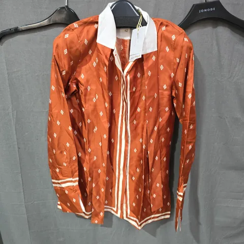 WOMEN'S ORANGE SATIN BLOUSE WITH WHITE COLLAR, UK 16 (EU 42)