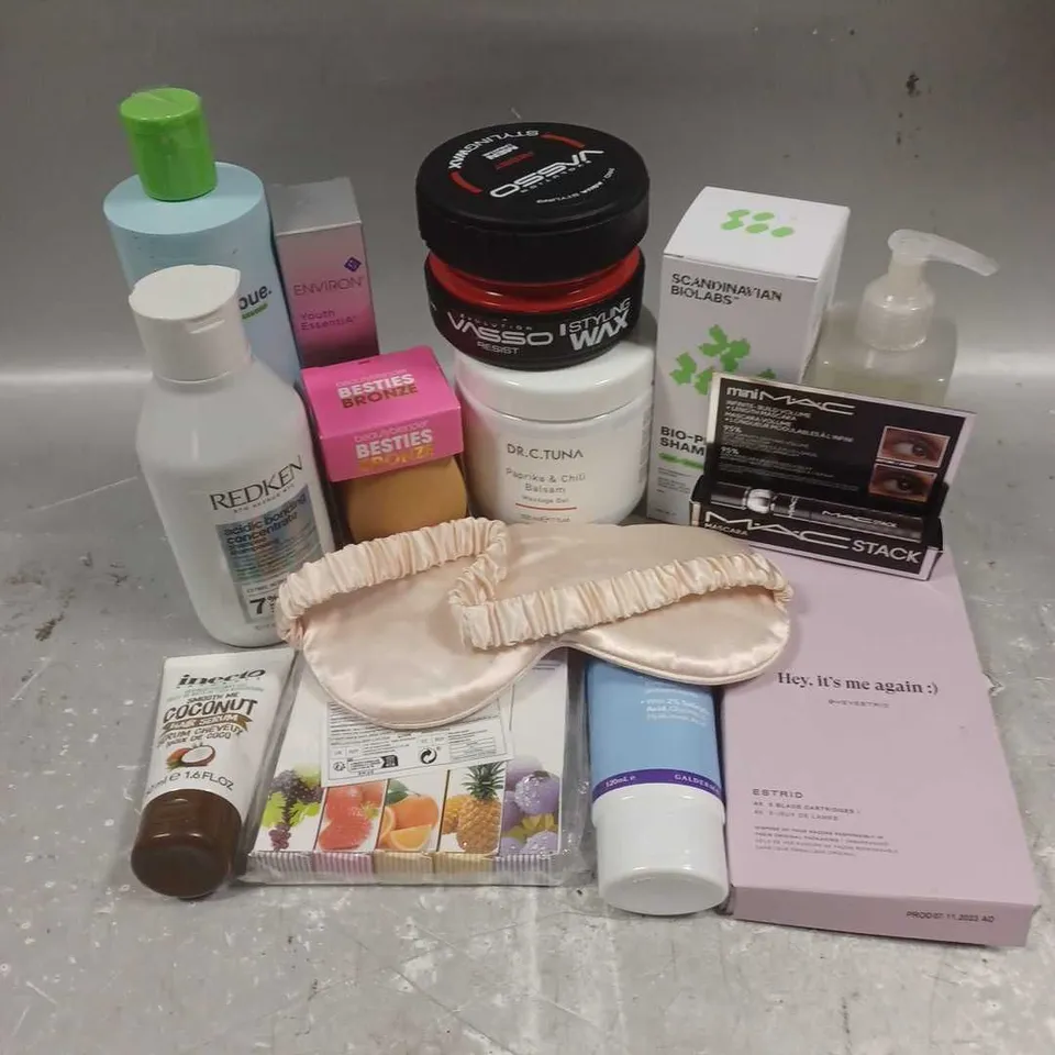 APPROXIMATELY 20 ASSORTED COSMETICS PRODUCTS TO INCLUDE -  - BEAUTY BLENDER BESTIES BRONZE - SCANDINAVIAN BIOLABS BIO-PILIXIN SHAMPOO - MAC STACK MASCARA - ETC