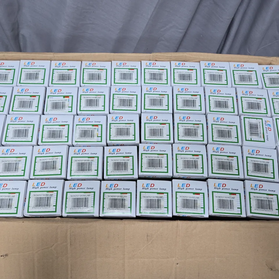 APPROXIMATELY 100 7W ENERGY SAVING LAMP BULBS