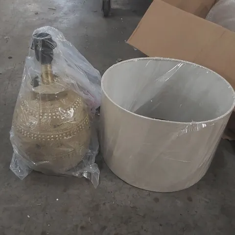 BOXED CERAMIC TABLE LAMP