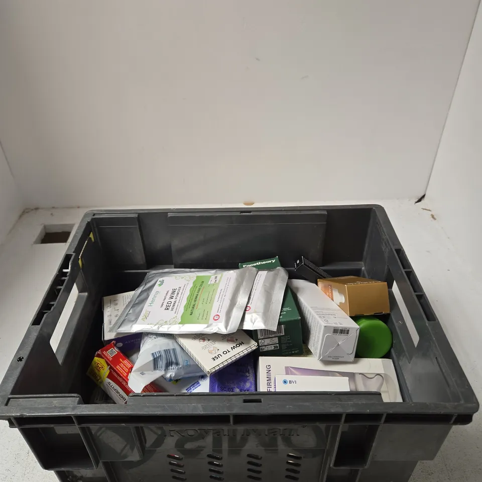 TOTE OF APPROXIMATELY 10 ASSORTED BEAUTY ITEMS INCLUDING ALLIN NATURAL HENNA HAIR COLOUR, FACETHEORY GEL CLEANSER AND COSRX MUCIN POWER ESSENCE