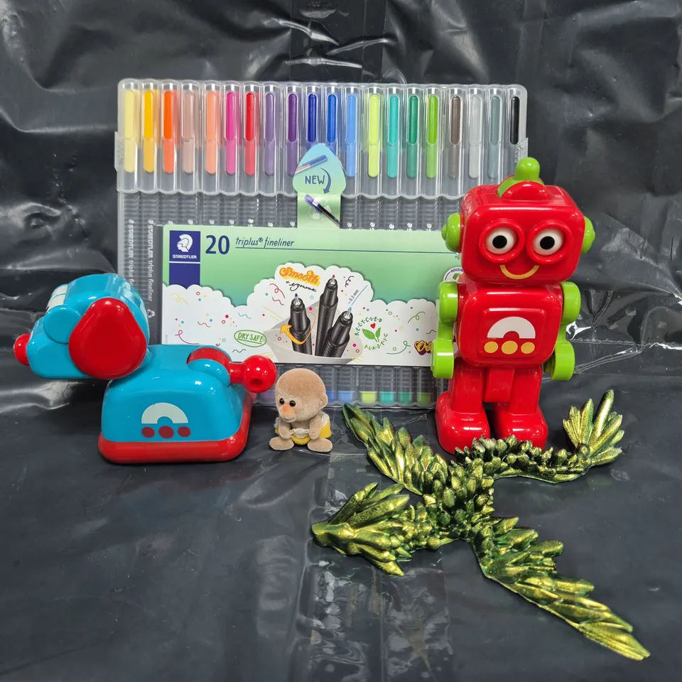 APPROXIMATELY 10 ASSORTED TOYS AND GAMES TO INCLUDE FINELINERS, TOY ROBOT, ETC
