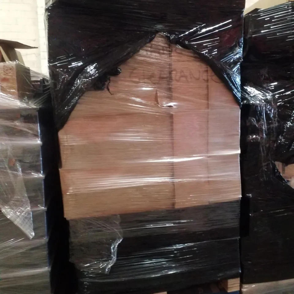 PALLET CONTAINING ASSORTED GREETINGS CARDS