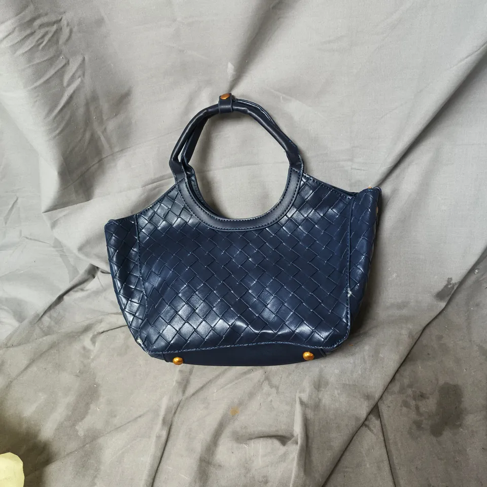 BOX OF APPROXIMATELY 10 X BLUE WOVEN HANDBAG WITH TOP HANDLES 