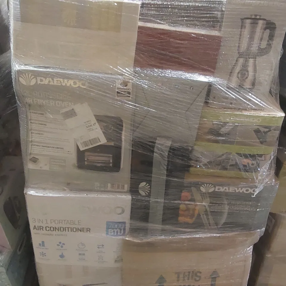 PALLET CONTAINING A VERY LARGE QUANTITY OF ASSORTED ELECTRIC ITEMS INCLUDING: DAEWOO AIR FRYER, PORTABLE AIR CONDITIONER, JUG BLENDER ECT