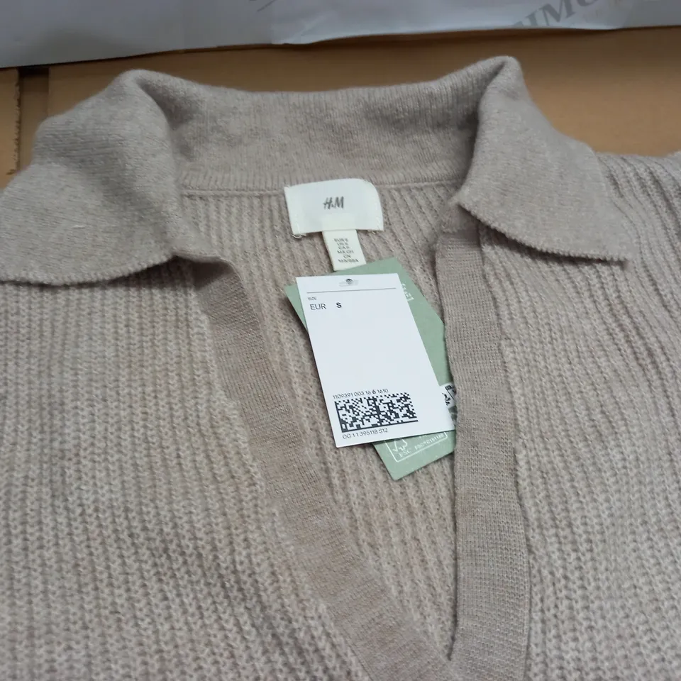 H&M COLLARED V-NECK JUMPER - EUR S