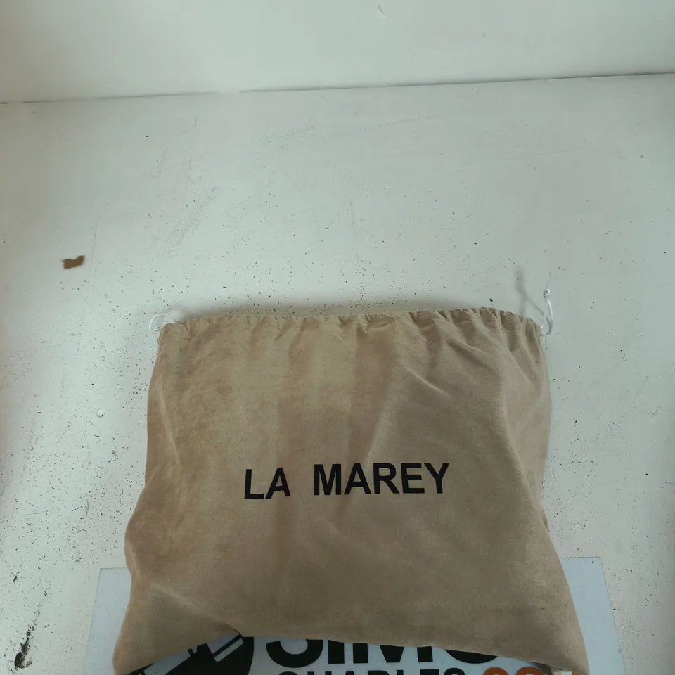 LA MAREY LONDON SNAKESKIN-PRINT HANDBAG – GOLD-TONE CLASP